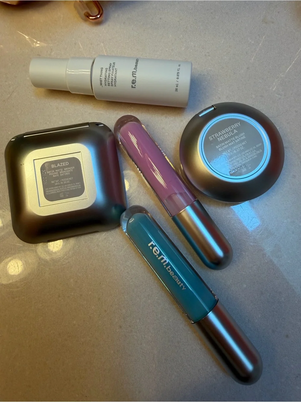 R.e.m. Beauty Set of 5 Blush Bronzer Lip Gloss and Setting Spray NEW